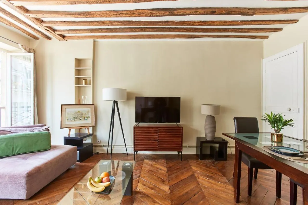 Place Vendome & Madeleine - Cityapartmentstay Paris France